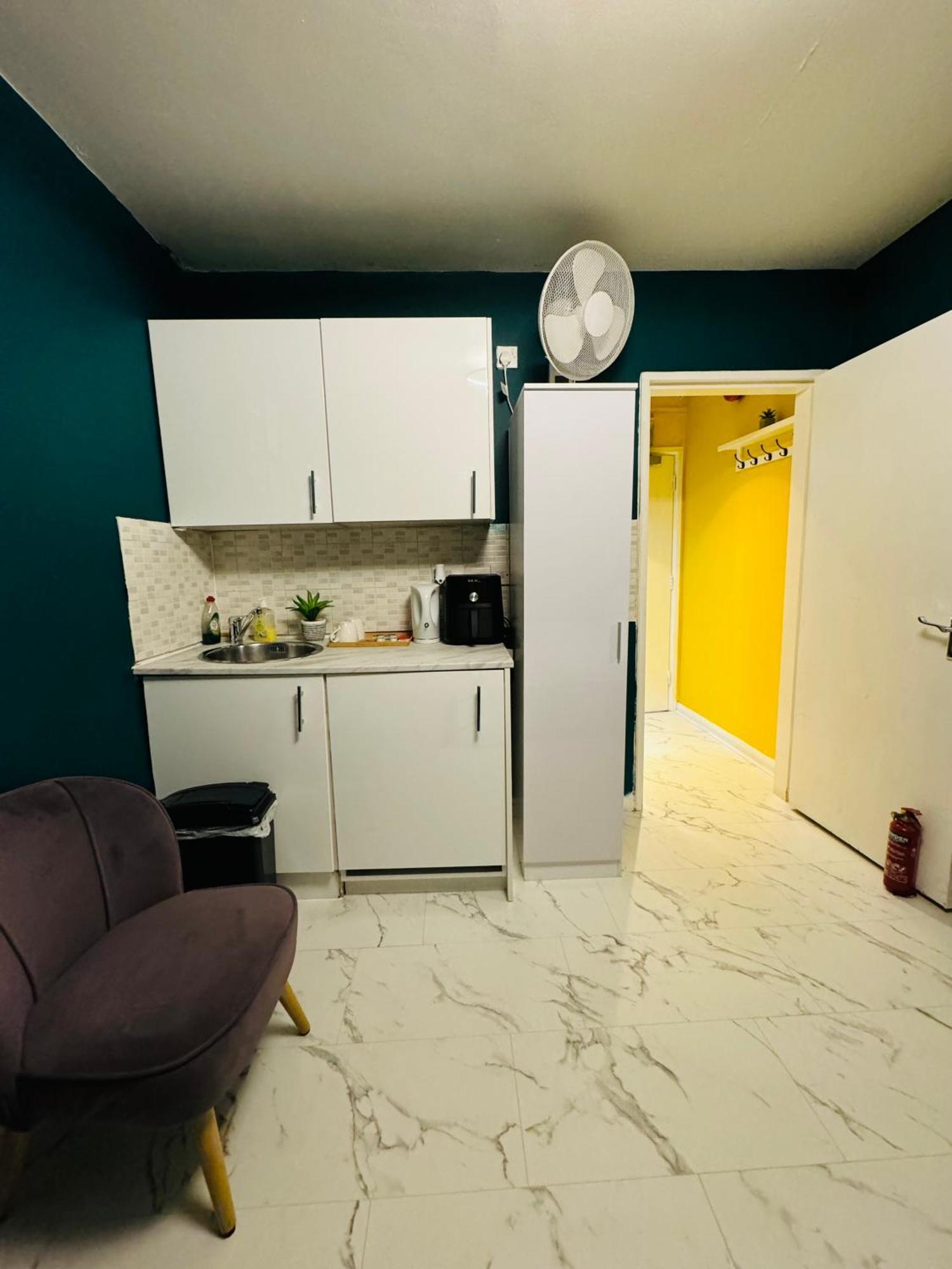 Private Studio Flat In City 1190 London Exterior photo
